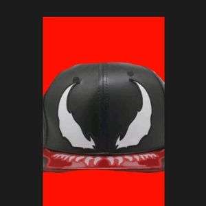 Venom fitted 21 CM new no tags